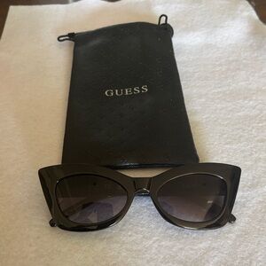 Brand new Guess Black Cat-Eye Sunglasses